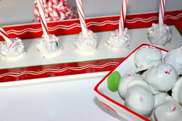 Peppermint-OREO-Cookie-Ball-Pops-3
